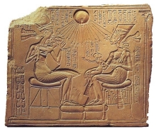 2385-Egypt-Akhenaten-familyx220